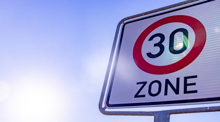 Tempo 30 an der Fürstenbergerstraße zwischen Haaren und Fürstenberg durch die Unfallkommission des Kreises angeordnet. © Adobe.stock.com - DANLIN Media GmbH